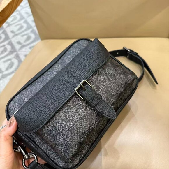 COACH Men's Monogram Warner Casual Crossbody Bag, Size 21.5 x 15.5 cm x 6.5 cm - Picture 4 of 9